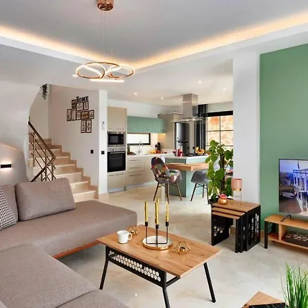 Yesilkoey 2 Bedroom Secluded With Private Pool Hot Tub *