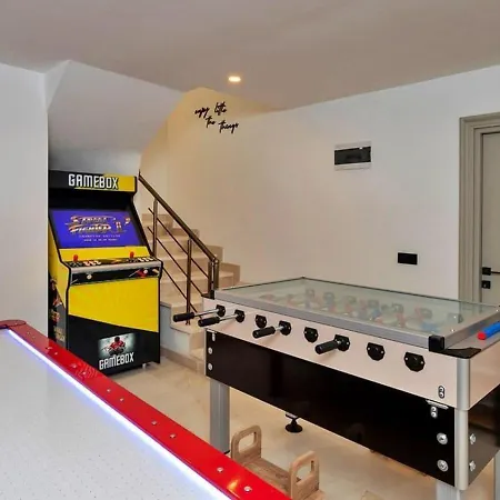 Yesilkoey 2 Bedroom Secluded With Private Pool Hot Tub
