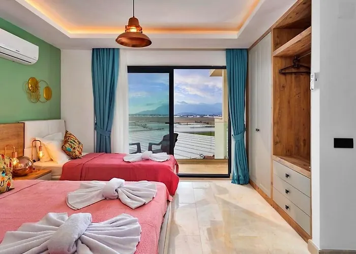 Yesilkoey 2 Bedroom Secluded With Private Pool Hot Tub *