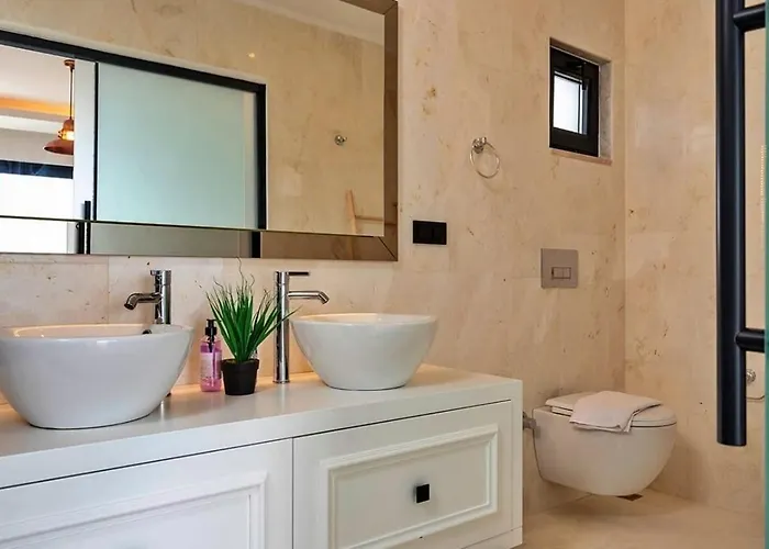 ヴィラ Yesilkoey 2 Bedroom Secluded With Private Pool Hot Tub カルカン