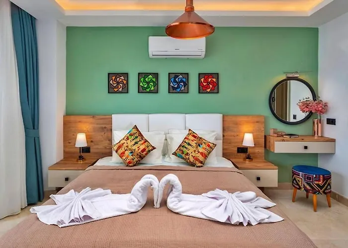 Yesilkoey 2 Bedroom Secluded With Private Pool Hot Tub