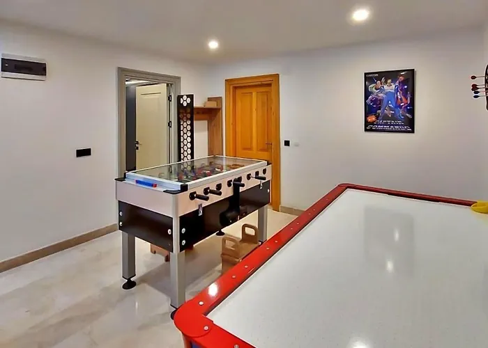 Yesilkoey 2 Bedroom Secluded With Private Pool Hot Tub ヴィラ *