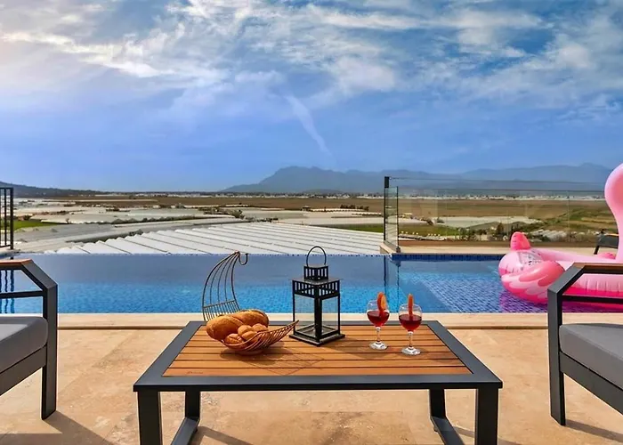 Yesilkoey 2 Bedroom Secluded With Private Pool Hot Tub ヴィラ カルカン