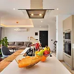 Yesilkoey 2 Bedroom Secluded With Private Pool Hot Tub *