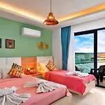 Yesilkoey 2 Bedroom Secluded With Private Pool Hot Tub Vilă *