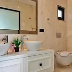 Vilă Yesilkoey 2 Bedroom Secluded With Private Pool Hot Tub Kalkan