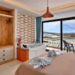 Vilă Yesilkoey 2 Bedroom Secluded With Private Pool Hot Tub