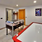 Yesilkoey 2 Bedroom Secluded With Private Pool Hot Tub Vilă *