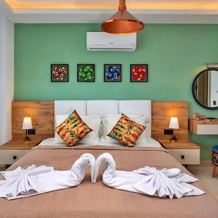 Yesilkoey 2 Bedroom Secluded With Private Pool Hot Tub