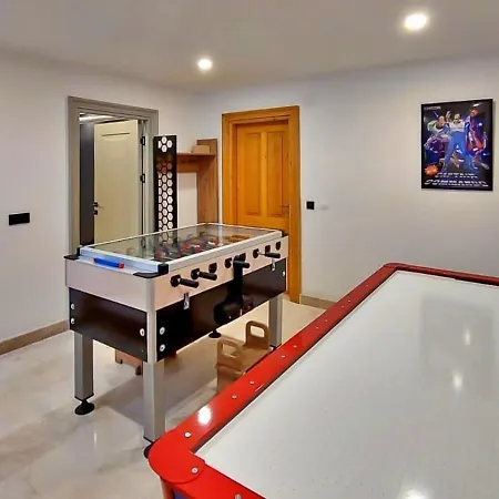 Yesilkoey 2 Bedroom Secluded With Private Pool Hot Tub 빌라 *